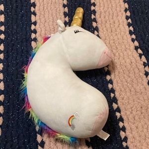 I am selling a seatbelt pillow.